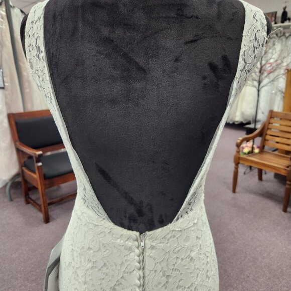 Bonny Bridal Gow 6803 Size 6 Ivory All Lace Fit & Flare Wedding Dress - Picture 5 of 6